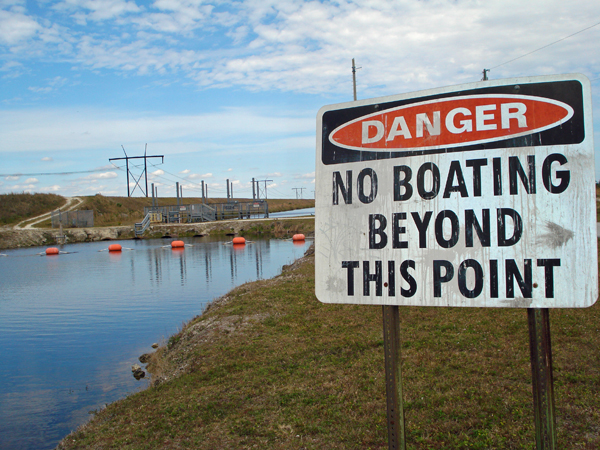 no boating sign on the berm