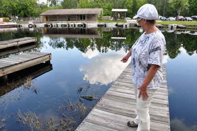 Karen Duquette pointing at an alligator