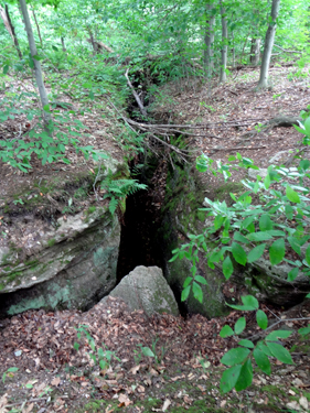 the deep crevices and passageways at the start of the trail in Panama Rocks