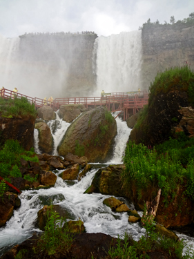  Niagara Falls from the halfway point at  Cave of the Winds