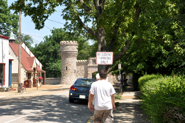 the grandson of the two RV Gypsies approaching Point Park on Lookout Mountain in Chattanooga , Tennessee