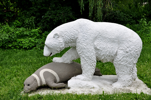 Polar Bear with Ribbon Seal 
