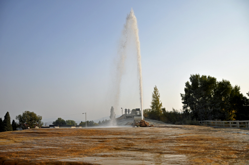 Soda Springs Geyser erupts to 100 feet high