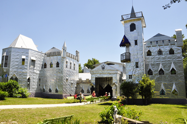 the outside of Solomon's Castle