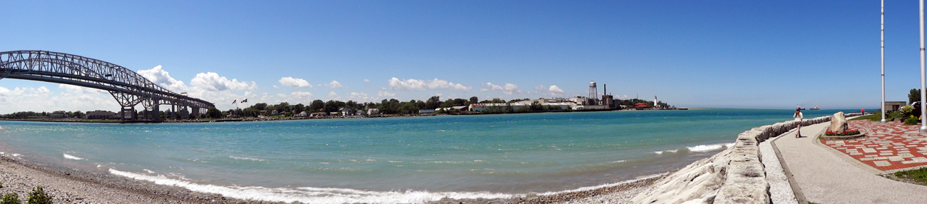 panorama of the Bluewater Bridge and a lighthouse