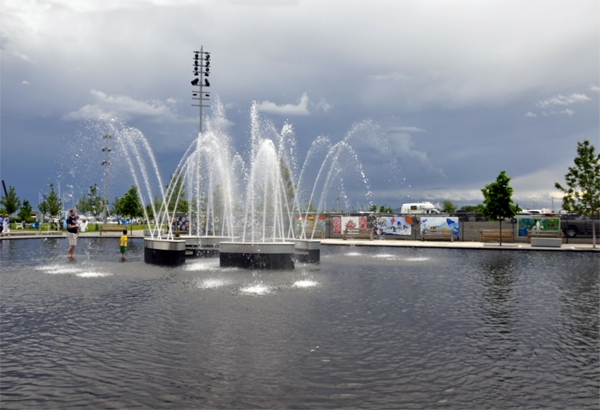 Children playing in the Splash Park at Thunder Bay Marina Park