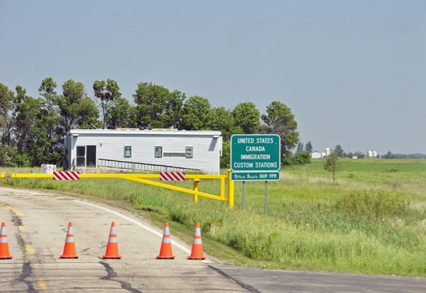 enter Manitoba border sign