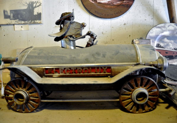Inside the Bridgeton Mill gift shop