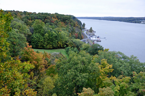 fall foliage and the Hudson River