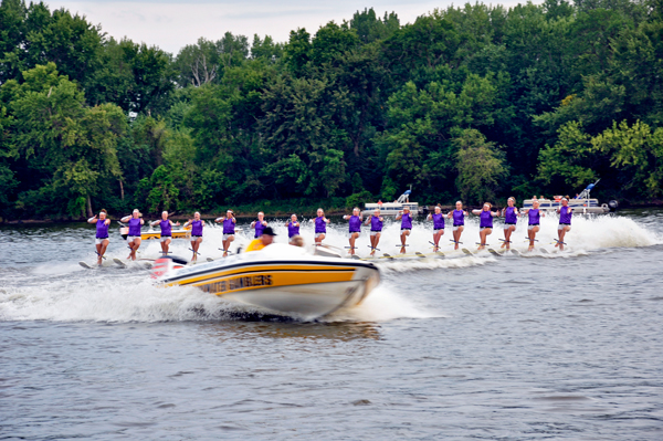 17 ballet water skiers
