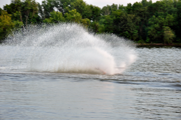 40 mph barefoot skier