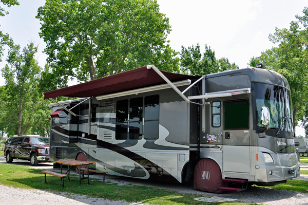 The RV and toad of the two RV Gypsies at Memphis KOA