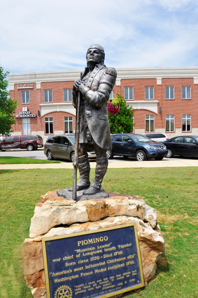 Piominto statue