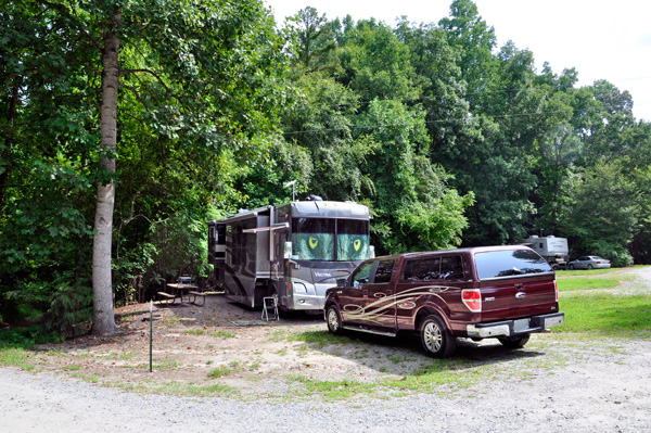 the RV and toad of the two RV Gypsies
