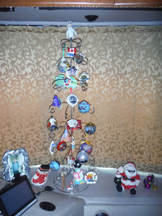 breakable travel ornaments