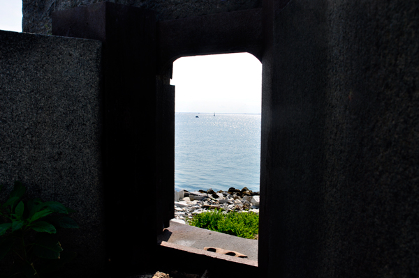 viewing window at Fort Wool Historic Site  sign