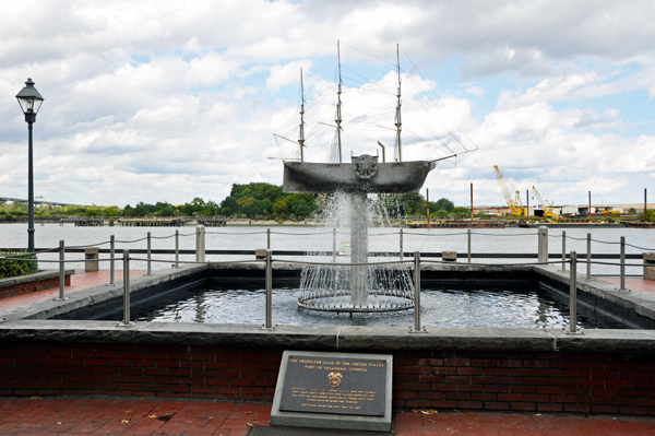 Savannah ships fountain