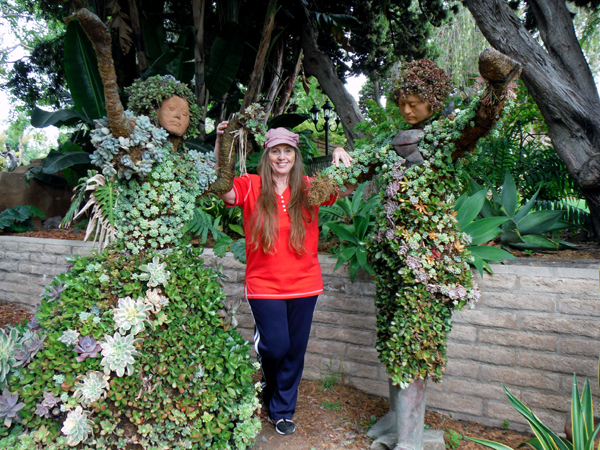 Karen Duquette and mariachi topiaries