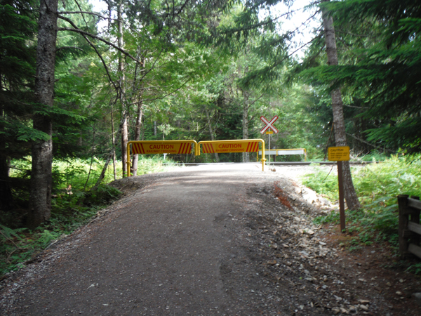 trail crosses railroad tracks