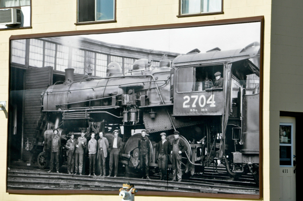 train mural