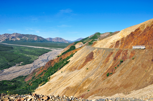 Denali bus by the cliff