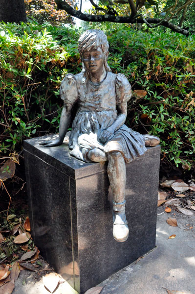 girl staute