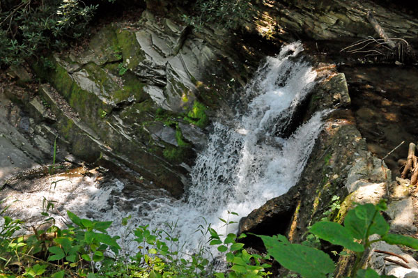 water flowing down the dam