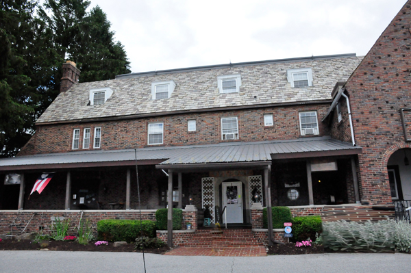 the outside of Coal Miner's Restaurant