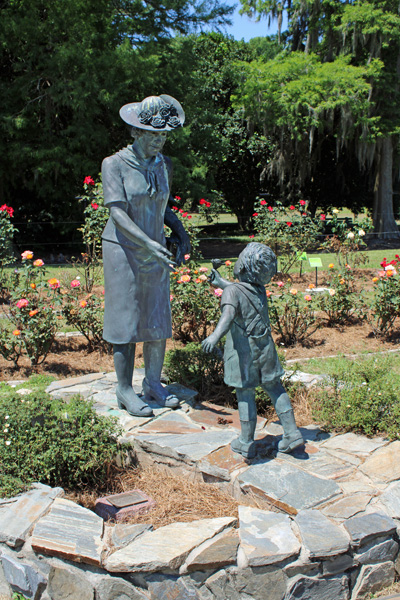 statue