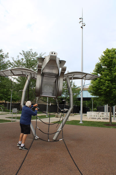 Lee Duquette and the Oinkithopter flying pig