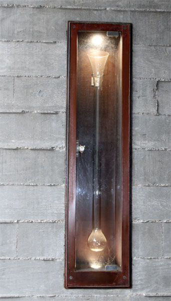Big, unusual light bulb 