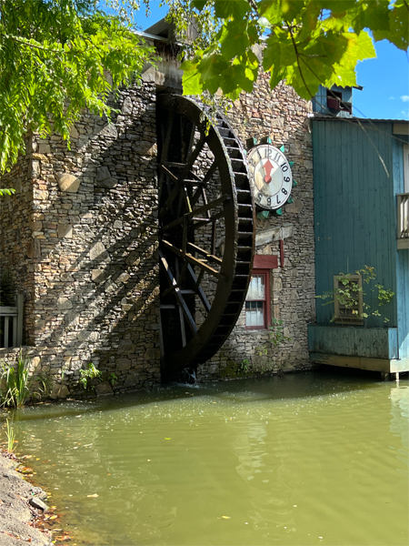 water wheel in Dollywood