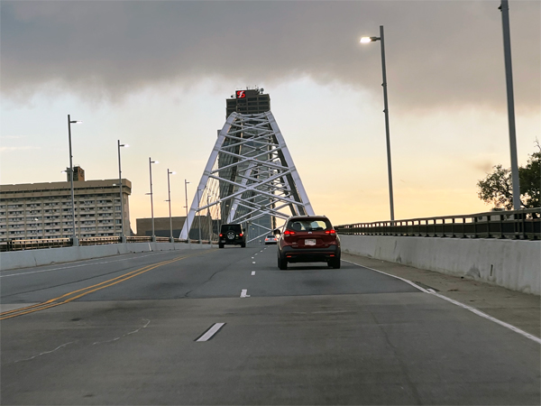 Veterans Memorial Bridge