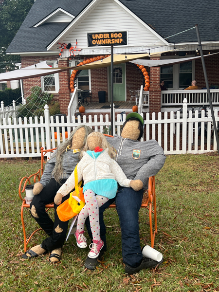 scarecrows at Forst Trail Restuaurant