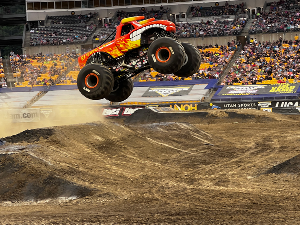 El Toro Loco Monster Truck