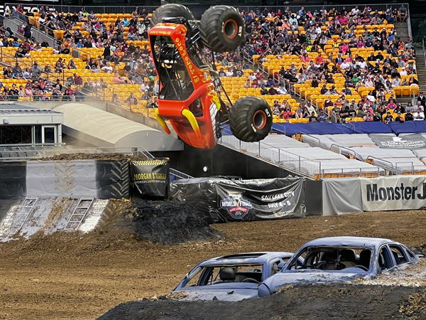 El Toro Loco Monster Truck