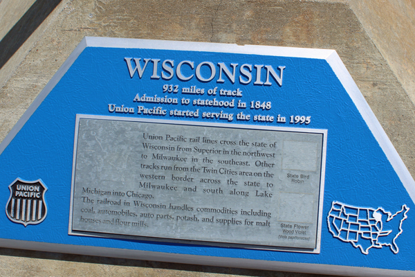 Wisonsin had 932  miles of track