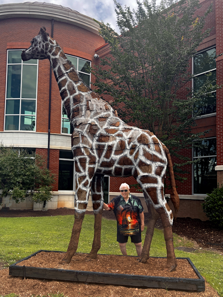 Lee Duquette and Getie the Giraffe
