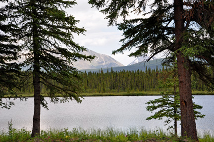 a beautful lake, mountains & trees