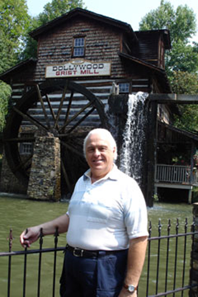 Lee Duquette in Dollywood