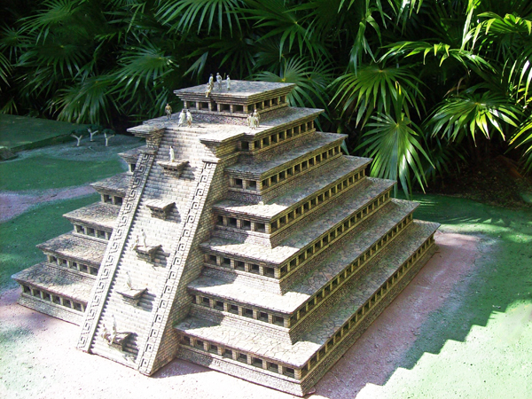 Pyramid of the Trenches miniature