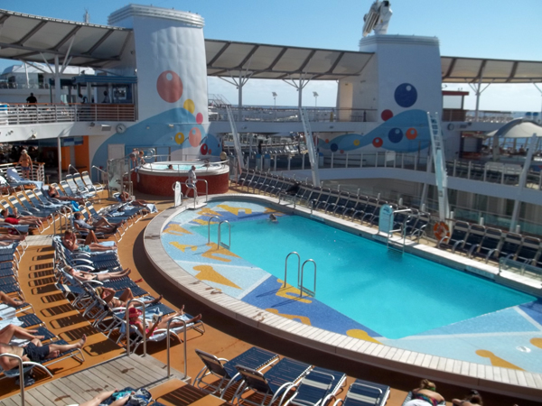 Pool on Oasis of the Seas