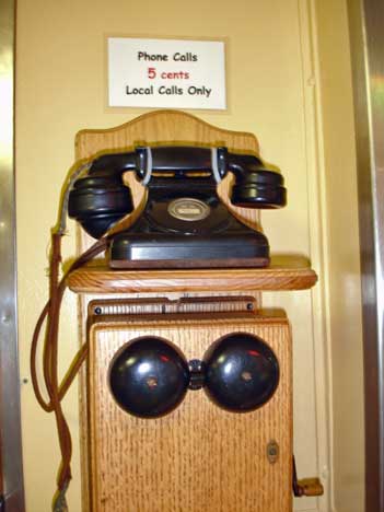 phone in the diner