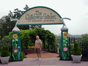 Lee at the entrance